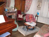 Vue sur le salon : son piano